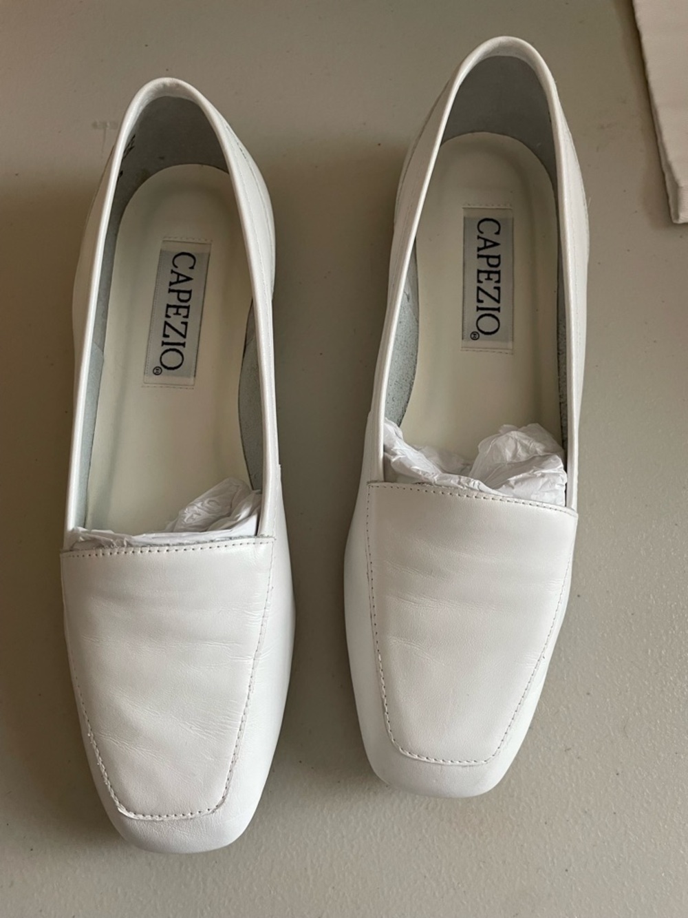 Capezio Jenny Leather Woman’s Loafers in SZ 8 in gently used condition